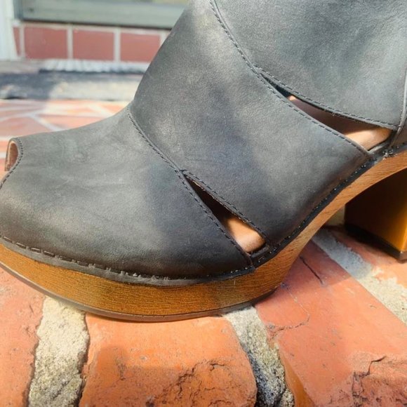 dansko delphina size 39